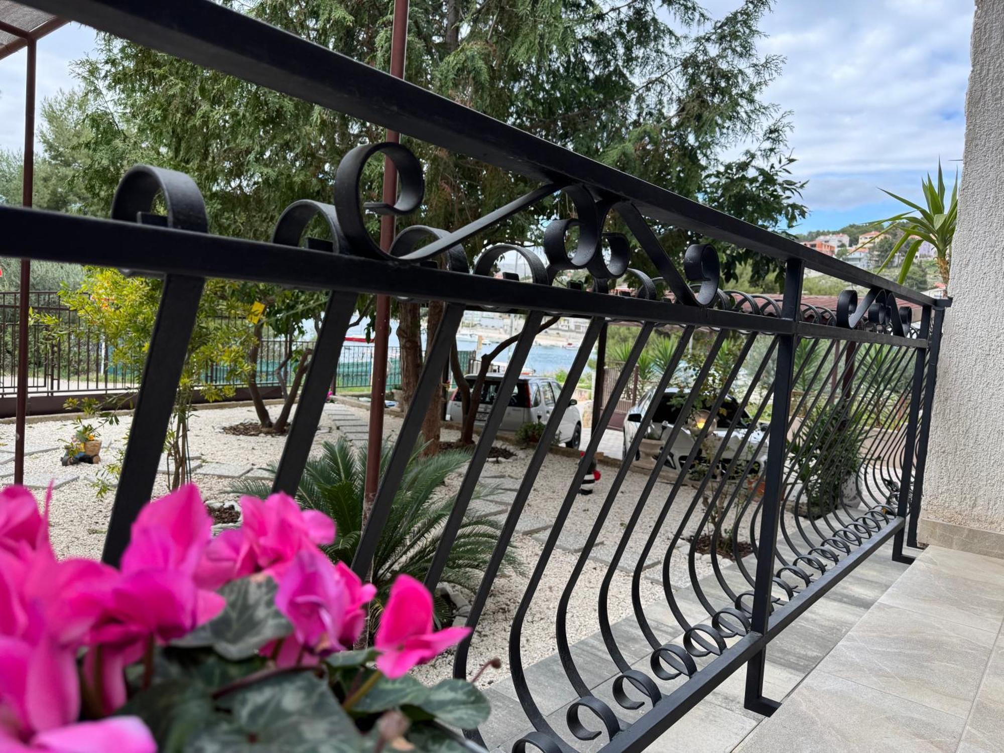 Apartments Villa Mirella 20 M From The Sea - Free Parking Trogir Exterior photo