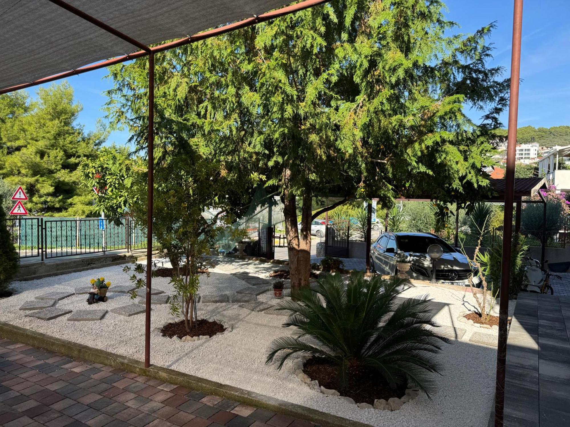Apartments Villa Mirella 20 M From The Sea - Free Parking Trogir Exterior photo
